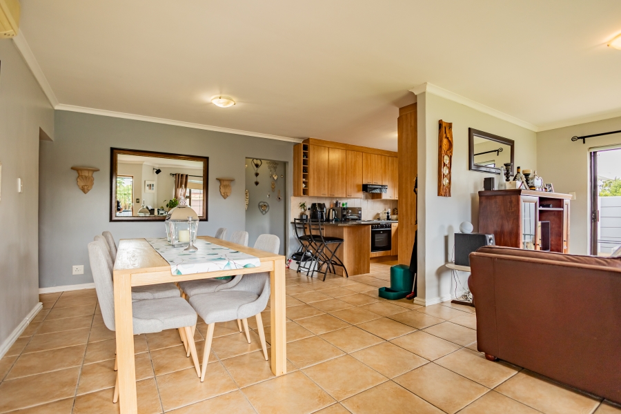 3 Bedroom Property for Sale in Uitzicht Western Cape